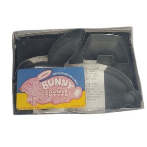 Vintage Fox Run Metal Bunny Cookie Cutter & Stand Original Box Made in USA GUC